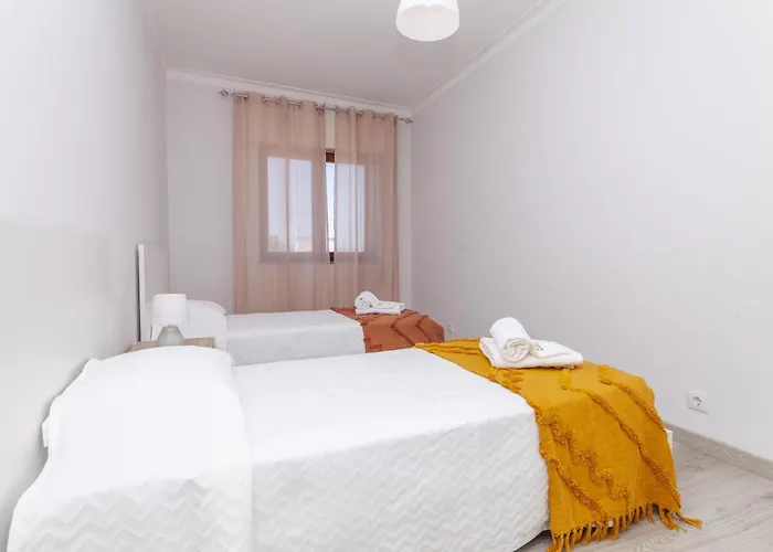 C09 - 3 Bed *