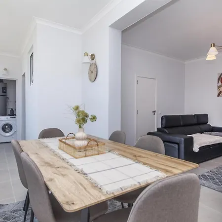 C09 - 3 Bed Appartement *